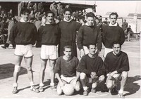 El primero abajo por la izquierda es Bauluz, quien posteriormente cre en el ao 1950 en el CN Helios el equipo Tritones