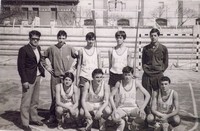Equipo juvenil del C. N. Helios<Br>  De pie: Rafael Cely (entrenador), Estradera, Julio Gracia, ? y ?<Br>  Abajo: Chema Turmo, J. Ferrer, Royo y ?