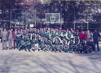 Todos los equipos de la seccin de baloncesto del C. N. Helios con sus entrenadores