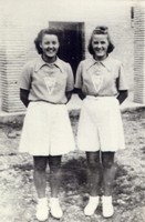 Las hermanas Gabi y Emilia Bonilla. Practicaban el atletimso, jugaban en el equipo de baloncesto y eran magníficas en el tenis