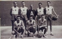 De pie: A. García, J. López Zubero, J. Moreno, A. Querol y Liz<br>  Abajo: M. Vizcarra, M. Bruñén y Eguilaz