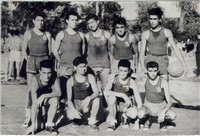 Equipo Juvenil:<br>  De pie: José Luis Rubio, R. Alarcón, Moreno, Miguel y Cortés<br>  Abajo: ?, ?, M.A. Fau y L. García